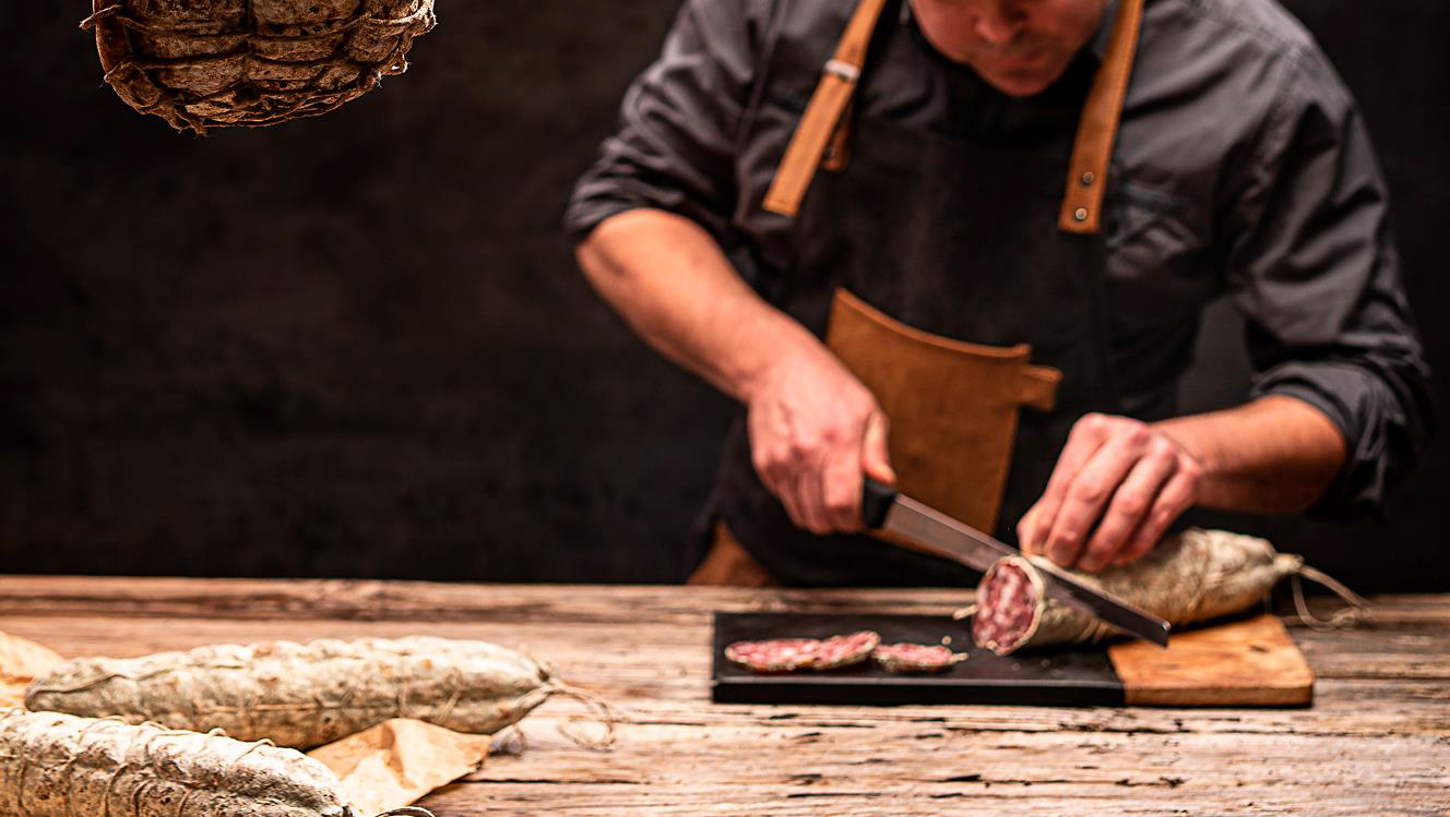 Planche de charcuterie italienne sur bois