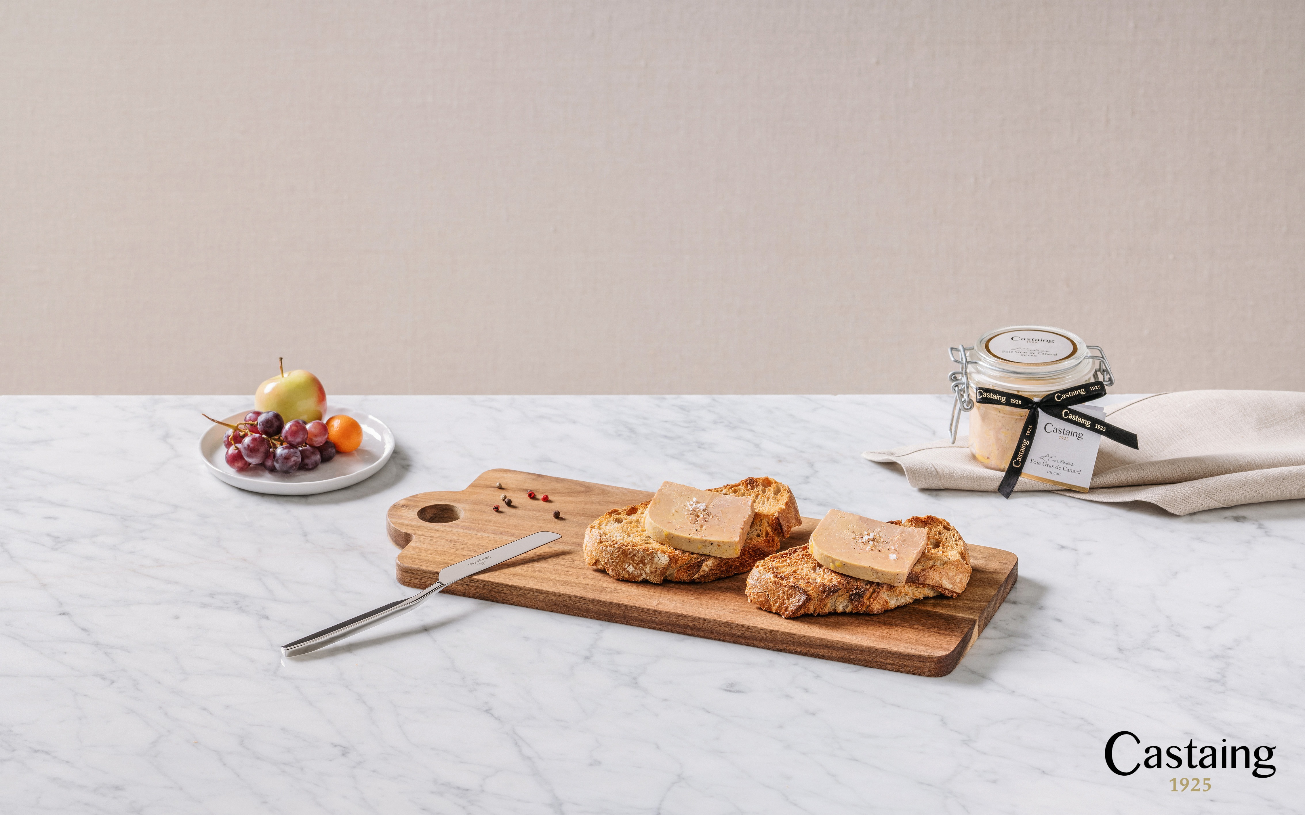 Planche de foie gras sur bois